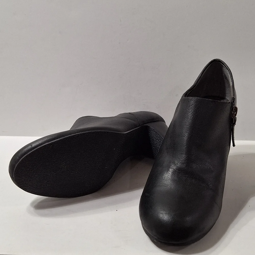 Crown Vintage Black Leather Grunge Romantic Goth Side Zip Ankle Heel Boots Sz.10